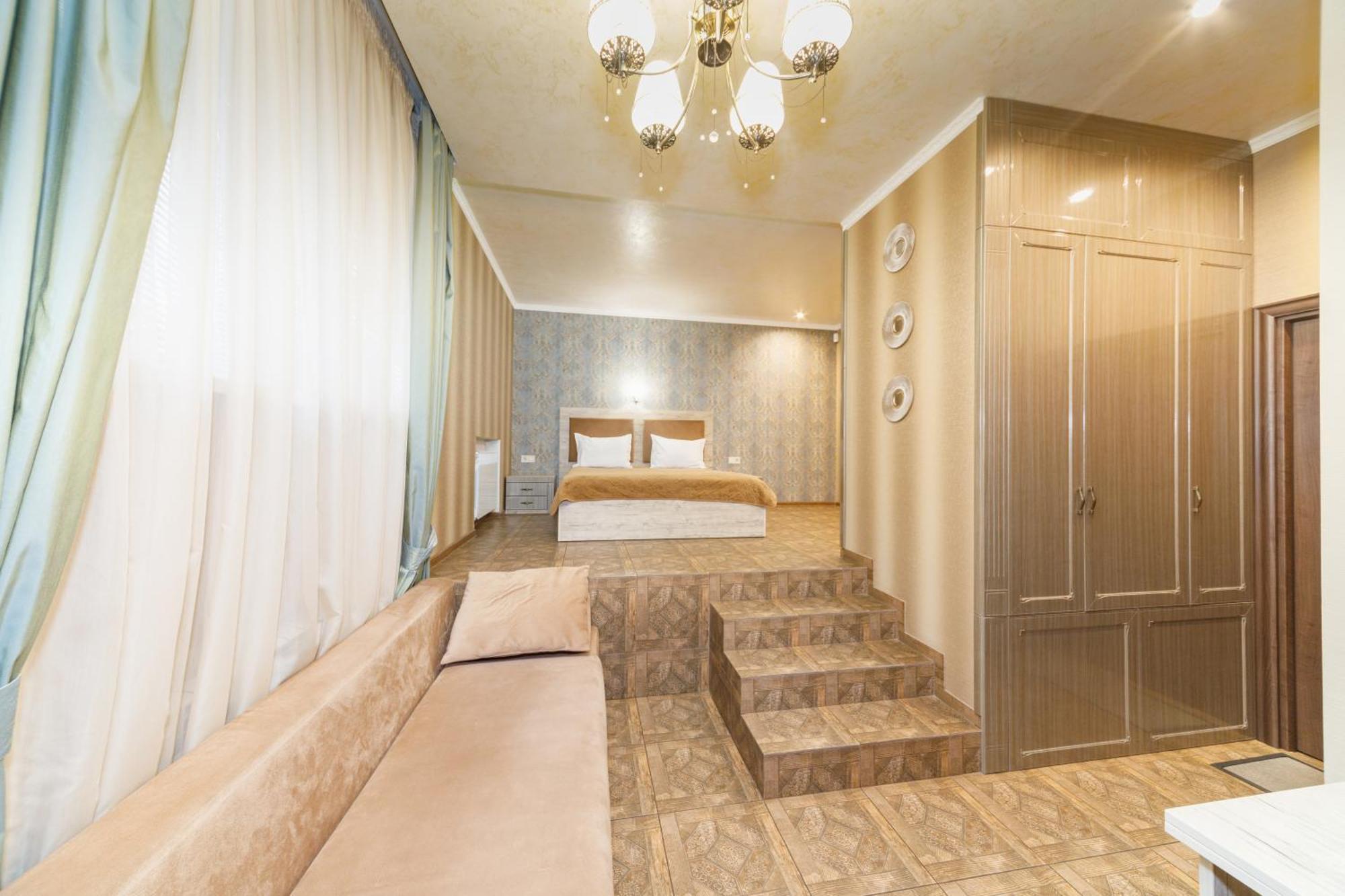 L.O.Y Family Hotel 드네프로페트로프스크 외부 사진