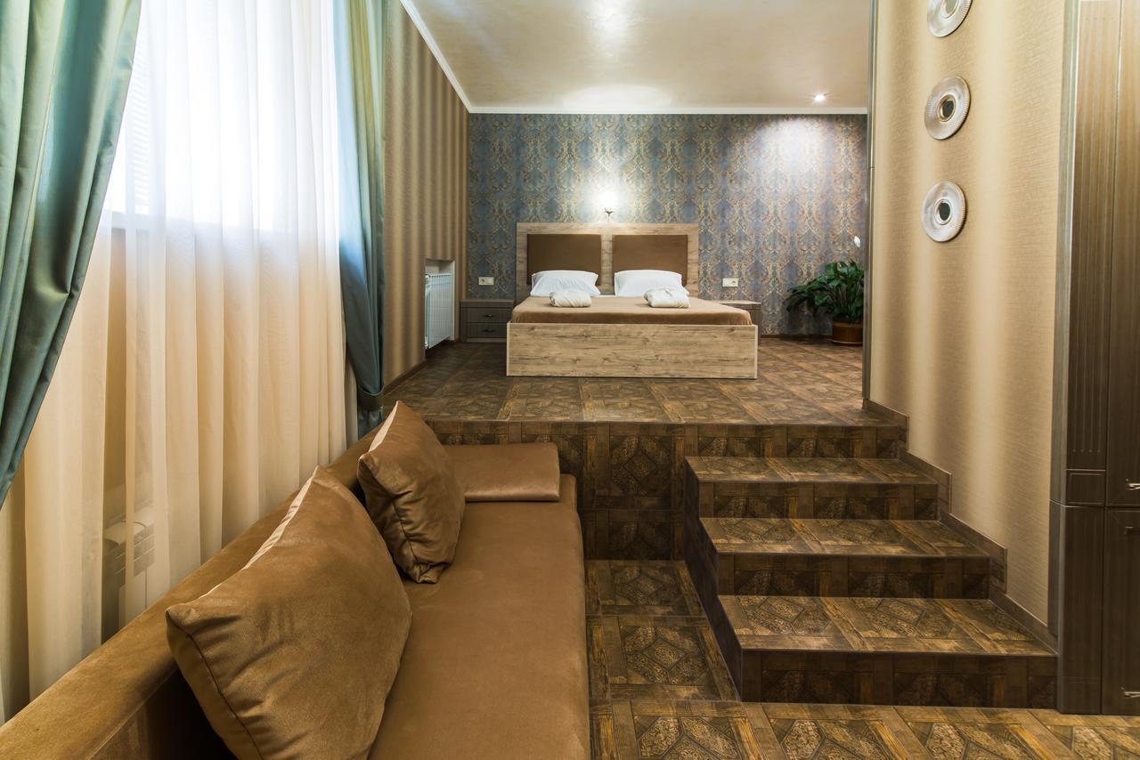 L.O.Y Family Hotel 드네프로페트로프스크 외부 사진